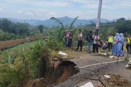 Jalur Dieng via Karangkobar-Batur Longsor, Ini Rute Lain yang Bisa Dilalui