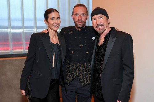 Chris Martin Pakai Beskap SukkhaCitta di HEART Venice Family Clinic, Ini Kisah di Baliknya