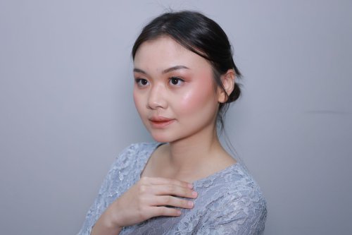 Top 10+ Rekomendasi Produk Makeup Lokal untuk Wisuda