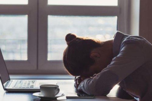 1. Luangkan waktu untuk istirahat, 2. Manajemen waktu, 3. Fokus pada kehidupan di luar pekerjaan, 4. Work life balance, 5.&nbsp;Mengevalusi kembali pikiran negatif&nbsp;, 6. Beri hadiah pada diri sendiri, 7. Bersikap realistis, Top 7+ Cara Mengatasi Stres di Tempat Kerja, Terapkan Work Life Balance
