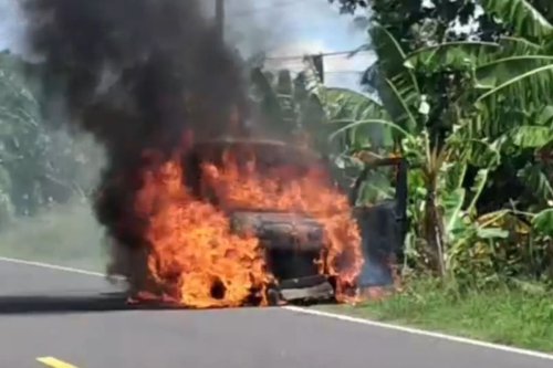 Mobil Pembawa Uang Bank Rp 4,6 Miliar Terbakar di Polewali Mandar, Sopir: Api Tiba-tiba Muncul dari Mesin