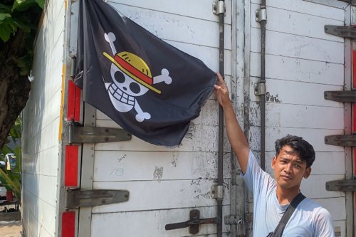 Alasan Para Sopir Truk Ramai Pasang Bendera One Piece Jelang HUT RI