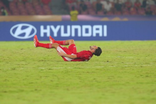 timnas U23 Indonesia, Jens Raven, ASEAN U23 Championship 2025, Timnas U23 Indonesia, Piala AFF U23 2025, Timnas U23 Indonesia vs Thailand, Vietnam, Timnas Indonesia, Timnas U-23 Indonesia, timnas U23 Indonesia vs Vietnam, Timnas U23 Indonesia Vs Thailand, Indonesia vs Vietnam, vietnam, ASEAN Cup U-23 2025, Jens Raven Berjuang sampai Pincang, Timnas U23 Indonesia Fokus Pemulihan