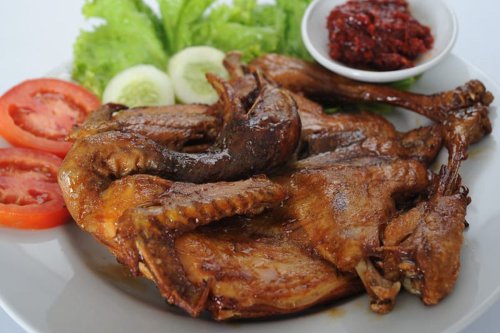 Top 6+ Warung Ayam Goreng Halal di Solo, Ada yang Berdiri Sejak 1968