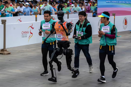 Ketika Manusia dan Robot "Adu Cepat" di Ajang Lari Maraton...