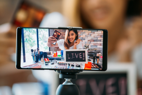 instagram, pendapatan, YouTube, media sosial, iklan, revenue, media, TikTok, kreator, kreator konten, pengiklan, media tradisional, kreator digital, Pertama Kalinya, Pendapatan Iklan Konten Kreator Lampaui Media Tradisional