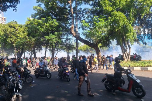 Bertahan di Mako Brimob, Solidaritas Driver Ojol Tuntut Keadilan Usai Affan Tewas Dilindas Rantis