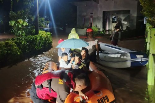 Banjir Rendam Enam Kecamatan di Kabupaten Serang, Warga Mulai Dievakuasi