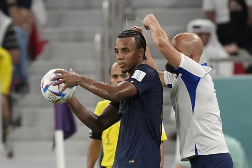 Jules Kounde Setuju Perpanjang Kontrak, Barcelona Lepas Bek Mudanya?