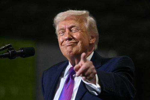 Foto Donald Trump Akan Hiasi Paspor Amerika Serikat Terbaru