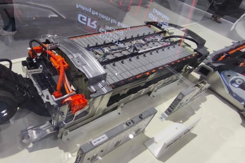Harga Terbaru Baterai Mobil Hybrid Toyota jika Perlu Diganti