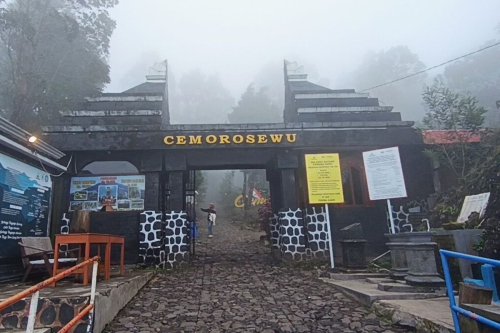 Jalur Pendakian Gunung Lawu via Cemoro Sewu Kembali Dibuka, Cek Syarat untuk Tektok