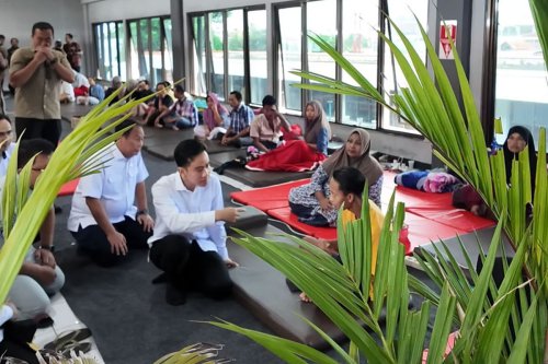 Wapres Gibran Temui Keluarga Korban KMP Tunu Pratama Jaya di Pelabuhan Ketapang