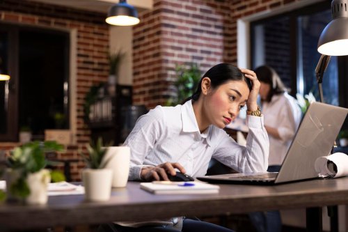 Luangkan Waktu untuk Diri Sendiri, Kenali Batas Kemampuan Diri, Jangan Pendam Sendiri, Cobalah Curhat, Berdiskusi dengan Rekan Kerja, Cara Mengatasi Burnout Menurut Psikiater, Mulai dari Me Time hingga Curhat