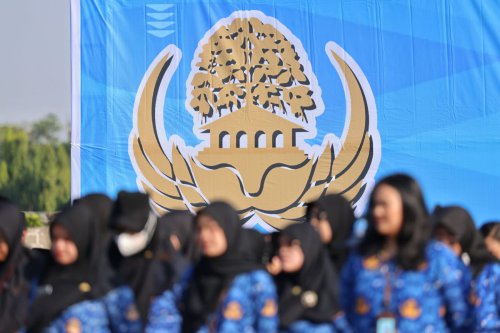 Mengapa aturan seragam Korpri kembali ditegaskan?, Apa yang diatur dalam Surat Edaran Kepala BKN Nomor 2 Tahun 2026?, Apa tujuan penerapan seragam batik Korpri?, Kapan seragam dan batik Korpri digunakan?, BKN Terbitkan Aturan Baru Seragam Batik Korpri 2026, Ini Jadwal dan Ketentuan Pemakaiannya
