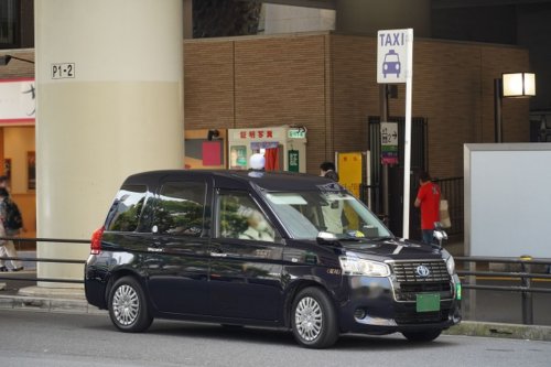 Naik Taksi di Jepang, Pintu Bisa Buka Tutup Otomatis