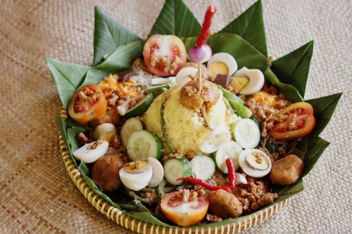 Ada Tumpeng hingga Dawet, Ini Maknanya di Prosesi Siraman Al Ghazali