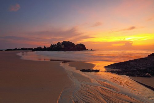 Top 6+ Pantai di Kulonprogo Yogyakarta dengan Pemandangan Sunset Terbaik