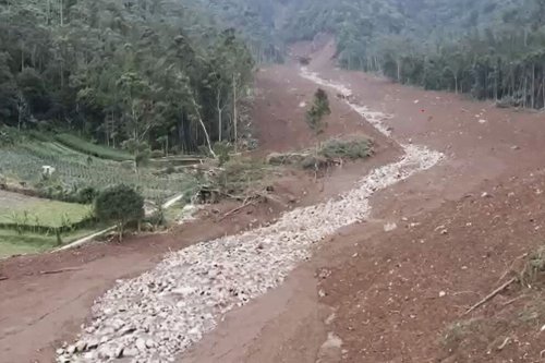 Update Longsor Cisarua Bandung Barat: 29 Jenazah Ditemukan, 61 Korban Masih Hilang