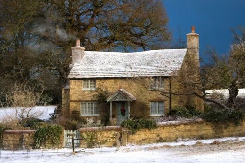 Bukan Sekadar Film Natal, Ini Lokasi Nyata di Balik The Holiday