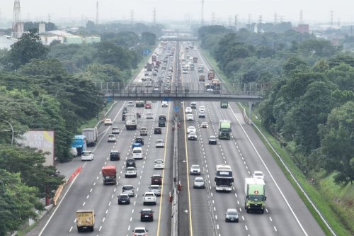 Bolehkah Truk dan Bus Masuk Lajur Kanan Jalan Tol?