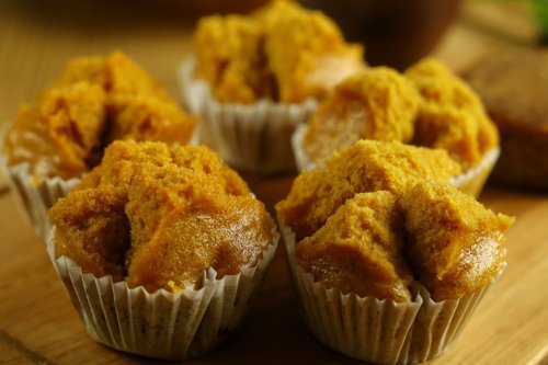 Resep Bolu Kukus Gula Merah Mekar dan Lembut, Modal 2 Telur
