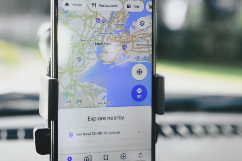 Berkaca dari Tragedi BMW "Terbang" di Gresik, Ini Tips Berkendara Aman saat Pakai Google Maps