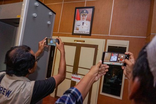 Pasca-OTT, Tim Penyidik KPK Sasar Ruang Kerja Bupati Pekalongan Fadia Arafiq