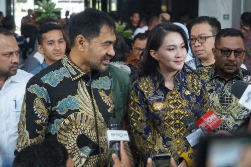 Mualem Lempar Candaan ke Senator Maluku Utara, Singgung Gubernur Sherly di Hadapan Istri
