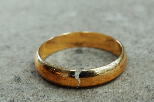 Perceraian Grey Divorce Bikin Anak Dewasa Tertekan Secara Psikologis