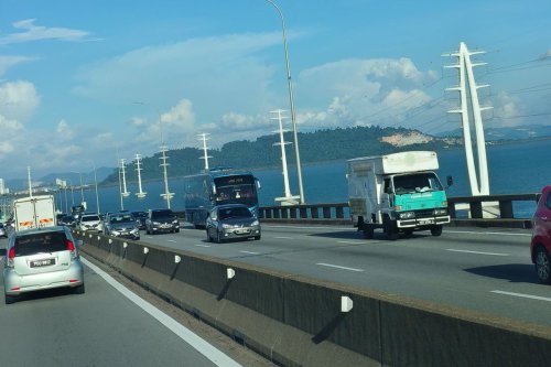 Melewati Jembatan Pulau Penang Malaysia Sepanjang 13 Km yang Dibangun Sejak 1985