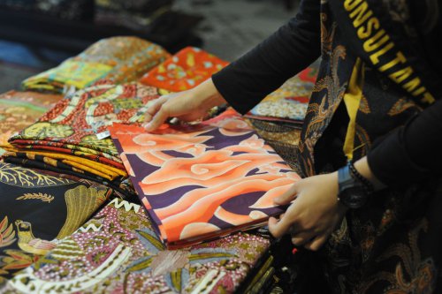 batik, berlian, cincin berlian, Liontin, The Palace Jeweler, cincin, hari batik, Enggak Cuma Indah, Motif Batik dan Cincin Berlian Ini Punya Makna Cinta yang Dalam Banget!