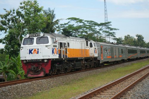 Usulan Gerbong Merokok di Kereta, YLKI: Langgar UU Kesehatan dan Bahaya bagi Ibu Hamil