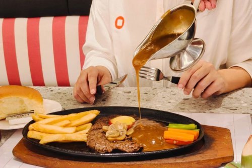 Steak, keluarga, Surabaya, kuliner, museum, Menikmati Kelezatan Steak Legendaris Surabaya Sejak 1977