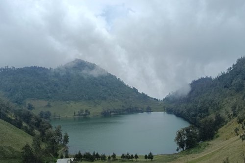 Pendaki Gunung Semeru Wajib Pakai Gelang Pelacak, Ini Kegunaannya