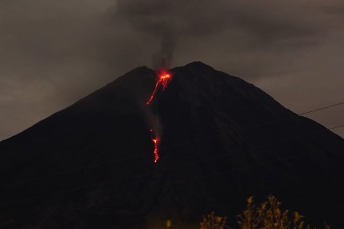 Status 69 Gunung Api di Indonesia per Desember 2025: 3 Siaga, 24 Waspada