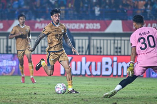Skor HT Dewa United Vs Persebaya 0-0: Gol Indah Fano Dianulir, Tumbas Kartu Merah