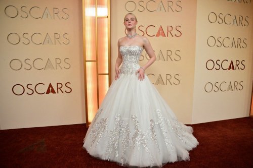 Oscar 2026, Elle Fanning Tampil Bak Putri Dongeng di Oscar 2026