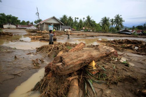 PLN Kerahkan Hercules hingga Helikopter, Gubernur Aceh Pantau Pemulihan Listrik di Tengah Banjir Besar