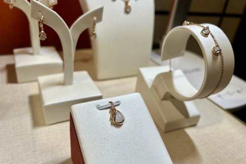 Apa Itu Moonstone? Batu Permata yang Melambangkan Ketangguhan