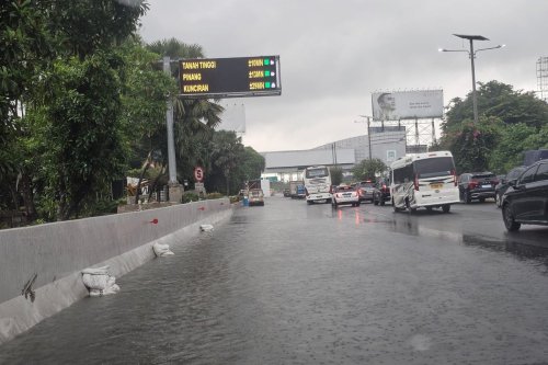 Tol Bandara Soetta Masih Banjir, Pengendara Diimbau Lewat JORR 2