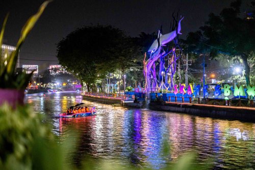 1. Taman Mozaik, 2.&nbsp;Wisata Air Kalimas, 3.&nbsp;Atlantis Land Surabaya, 4.&nbsp;Hutan Kota Pakal, 5.&nbsp;Taman Cahaya, 6.&nbsp;Pantai Ria Kenjeran, 7.&nbsp;Kenjeran Park, 8.&nbsp;Pagoda Tian Ti, 9.&nbsp;Jalan Tunjungan, 10.&nbsp;Taman Bungkul, Top 10+ Wisata di Surabaya yang Lagi Hits, Ada yang Bebas Tiket Masuk!
