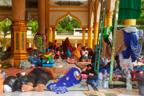 Mengumpulkan donasi dari kerabat dan teman, Menuju Pidie dan Bireuen, Jambu air menjadi obat darurat kelaparan&nbsp;, Harta tersisa adalah pakaian yang melekat saat banjir, Cerita Relawan yang Redakan Lapar di Bireuen dan Pidie: Dua Plastik Jambu Air Itu Langsung Habis