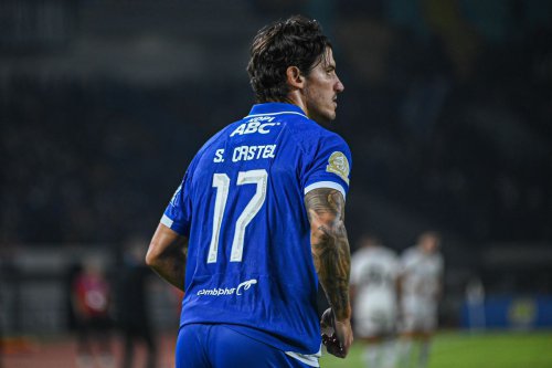 Usai Selip Dua Laga, Sergio Castel Bicara Syarat Persib Juara&nbsp;