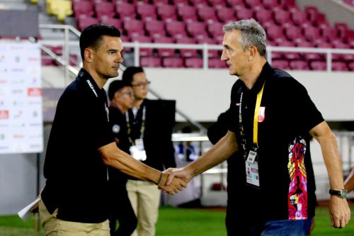 Febri Hariyadi, Persib Bandung, Persis Solo, Milomir Seslija, Persis, PSBS Biak, Persik Kediri, Super League, Kabar Buruk Persis Jelang Lawan Persik, Febri Hariyadi Cedera Parah dan Harus Operasi
