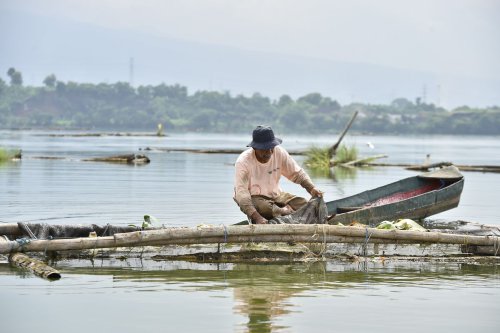 Waspada Cuaca Ekstrem Besok, 13 Januari 2026: Jawa Barat dan Jawa Tengah Berpotensi Hujan Sangat Lebat