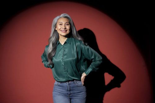 Top 5+ Tips untuk Perempuan 50+ Tampil Modis dengan Wide Leg Jeans