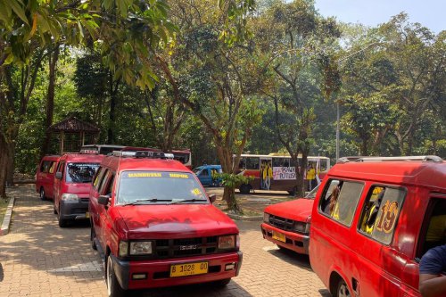 kendaraan pribadi, Yusa Cahya Permana, angkutan umum, Angkutan Umum: Dulu Populer, Kini Terpinggirkan Stigma