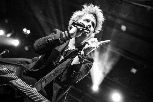 Lagu "Wake Me Up When September Ends" dan Kisah Haru di Balik Lagunya