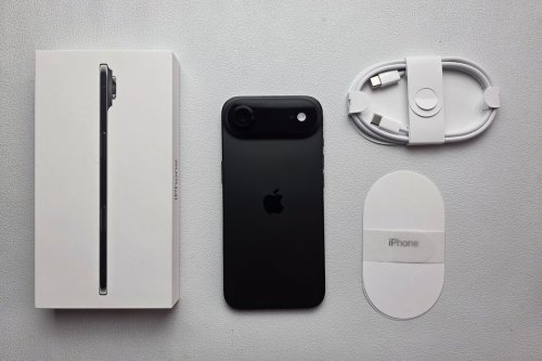 Unboxing iPhone Air, Super Enteng tapi Tetap Nyaman Digenggam